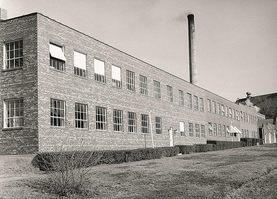 汤普森-林戈尔德大楼于1931年建成，作为工业艺术项目的中心.