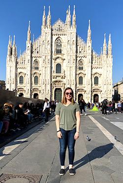 Makayla Hasch参观了大教堂, 世界第四大大教堂, 在意大利的一次教师主导的海外学习经历中. (提交的图)
