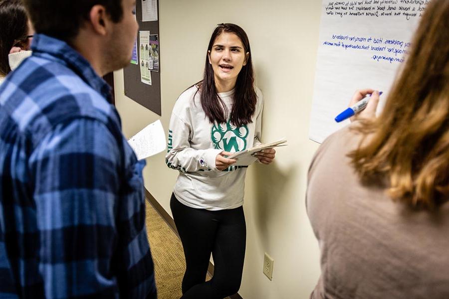 Northwest offers a broad range of undergraduate and selected graduate programs while placing a high emphasis on profession-based learning to help graduates get a jump start on their careers. (摄影:Todd Weddle/<a href='http://guxuxs.tjkltm.com'>威尼斯人在线</a>)